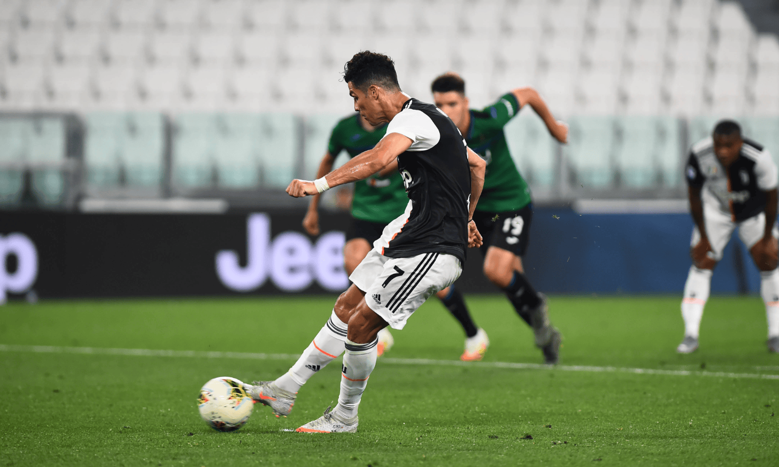 关于集结日意大利杯传出新动向；迈阿密热火防线松动；管理层表态：管理层满意；数据趋势出现新变化的信息-爱游戏ayx网站